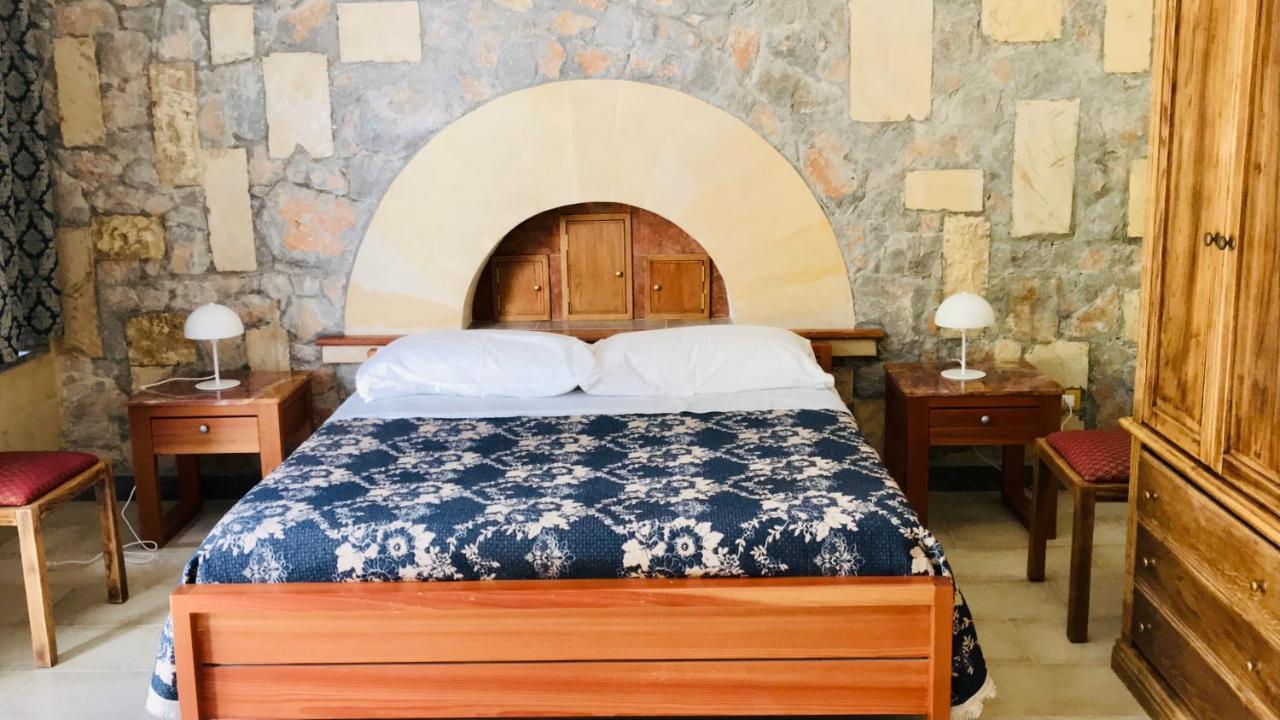 Al Tempio Della Pace Hotel Carini Bagian luar foto