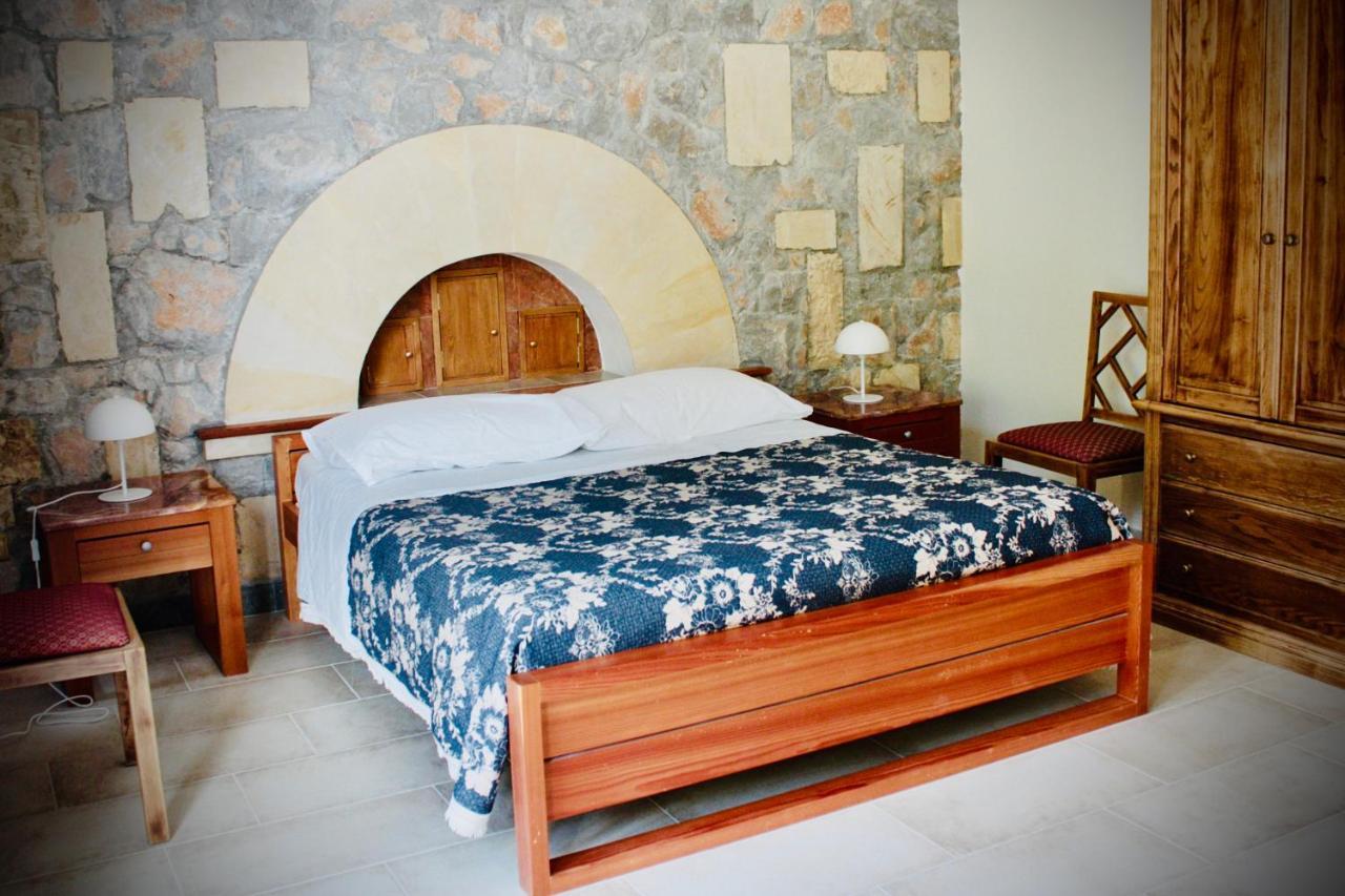 Al Tempio Della Pace Hotel Carini Bagian luar foto